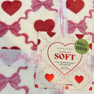 Red heart and pink bow fleece full/queen blanket with pillow